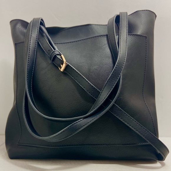Lulus Handbags - Lulu’s black vegan leather tote bag
